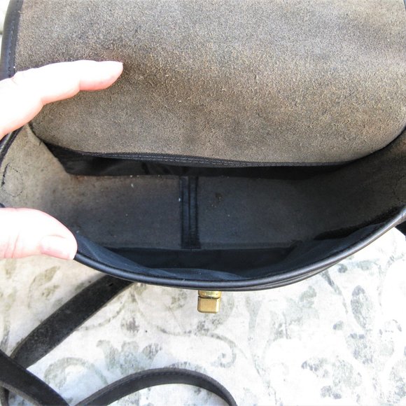 Quality leather black Cross body shoulder bag - Picture 5 of 8